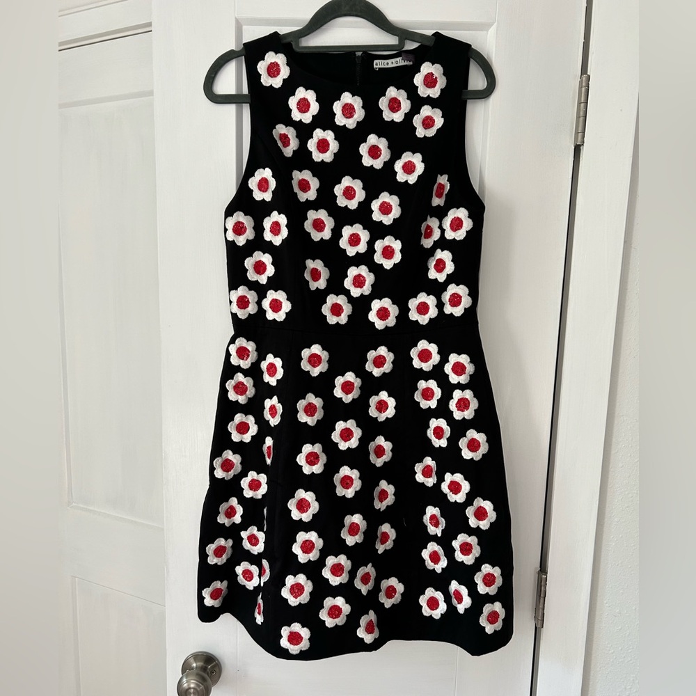 Black and white floral dress. Alice and Olivia. Size 10.